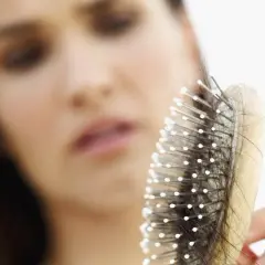 ¿Se me cae mucho el pelo cuando me lo lavo? Entiende por qué ocurre