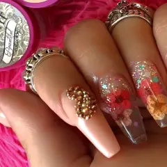 Uñas encapsuladas: aprende la técnica y evita errores comunes