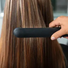 ¿Plancha de pelo o cepillo alisador? Encuentra la mejor opción para ti