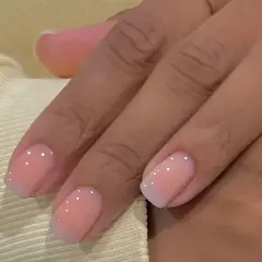 Uñas discretas: Elegancia minimalista para cada ocasión especial