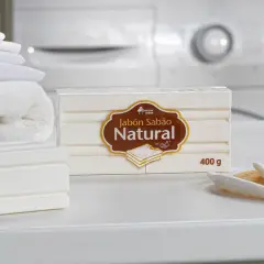 Jabón natural en barra, ideal para la colada. La glicerina vegetal de Mercadona cuida tu ropa y tu piel.