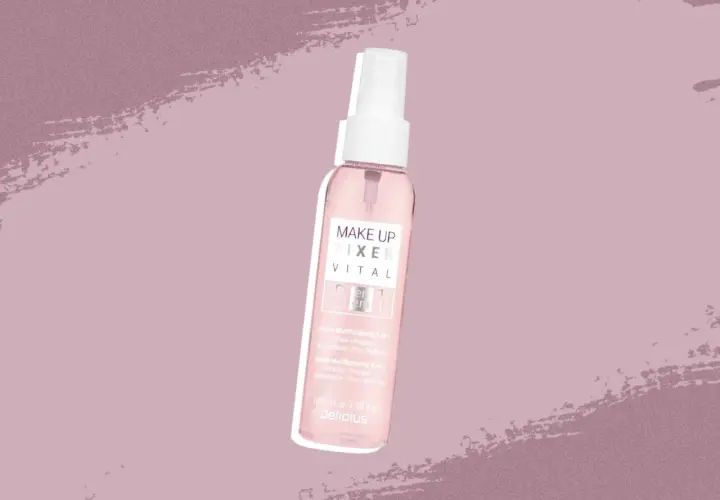 Fijador de maquillaje Vital 5 en 1 de Deliplus, ideal para preparar y fijar tu look.
