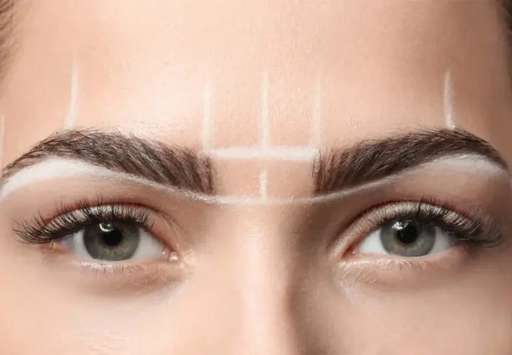 Primeras líneas de diseño para cejas tatuadas, microblading o micropigmentación.