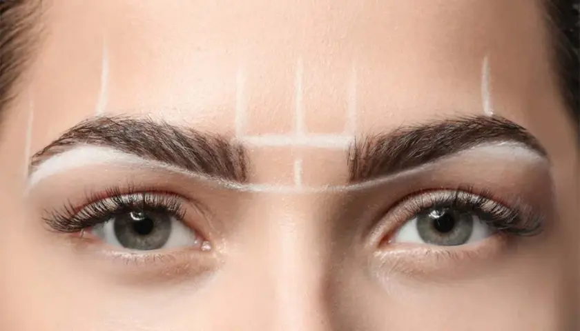 Primeras líneas de diseño para cejas tatuadas, microblading o micropigmentación.