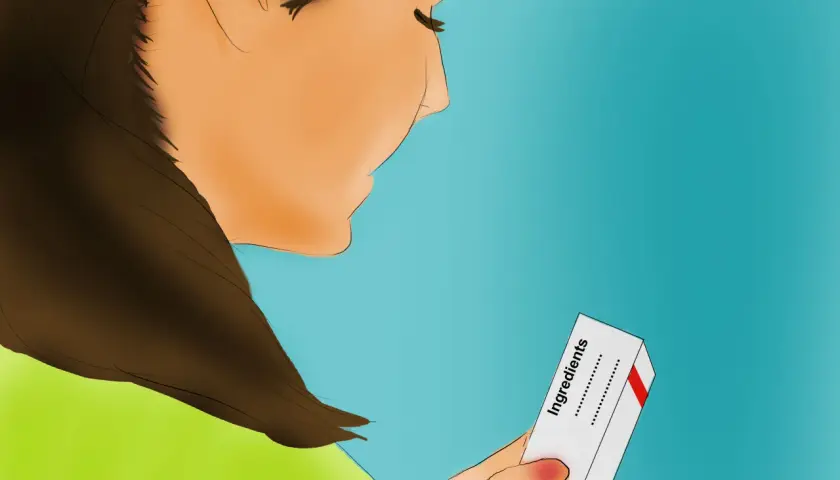Una persona lee la etiqueta de un medicamento, preguntándose fucidine para que sirve.