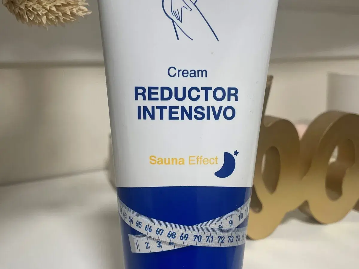 Crema reductora intensiva con efecto sauna. Ideal para tu rutina de cuidado corporal, como la crema anticelulítica Mercadona.
