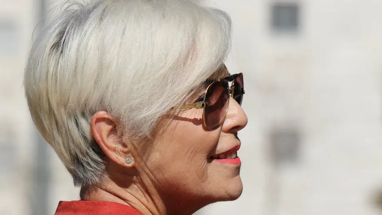 Zdjęcie El profundo significado del cabello corto en mujeres y su impacto emocional