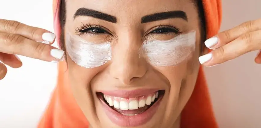 Zdjęcie Contorno de ojos sensibles antiarrugas: elige la mejor crema hipoalergénica